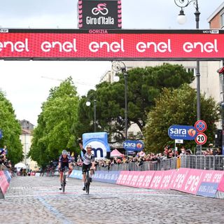 Il belga Victor Campenaerts a Gorizia vince il derby con l'olandese Riesebeek