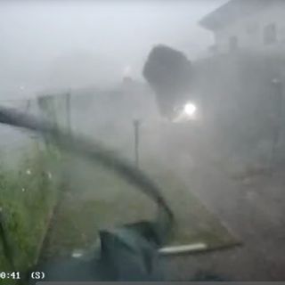 Nubifragi e downburst, il giorno dopo si contano i danni. In un video la violenza impressionante delle raffiche