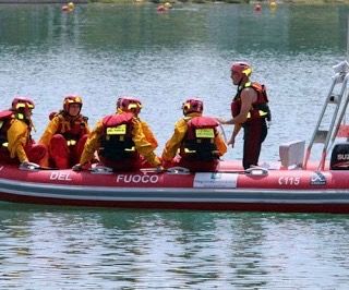 Ancora una tragedia nei laghi: turista muore dopo un tuffo nel Lario