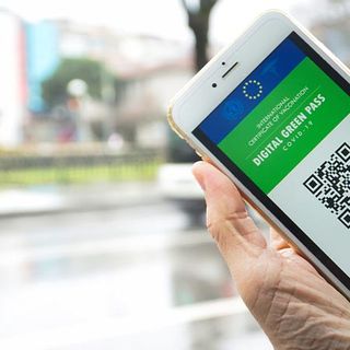 Italia verso l'obbligo del green pass nei luoghi a rischio assembramento a partire da lunedì