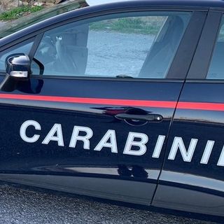 Parte un colpo mentre mostra la pistola a un'amica, muore vigile urbano di 22 anni