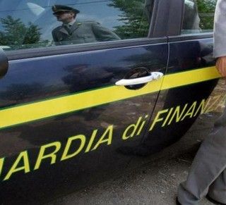 Curriculum "arricchito": avviso di chiusura indagini per dirigente e funzionario di un ente pubblico locale
