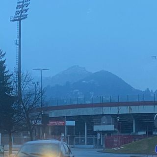 Un leggero manto bianco lassù al Sacro Monte oggi al risveglio