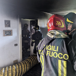 Scantinato in fiamme a Cogliate: incendio spento dai vigili del fuoco di Saronno