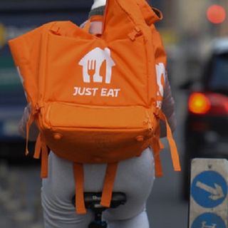 Just Eat a Busto: 5 nuove assunzioni come rider con contratto di lavoro subordinato