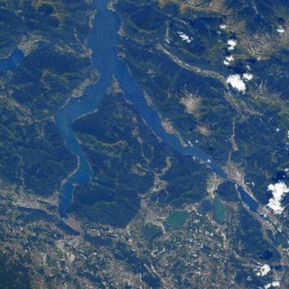 Le immagini postate da Samantha Cristoforetti dalla Stazione spaziale internazionale con il lago di Lugano e quello di Como