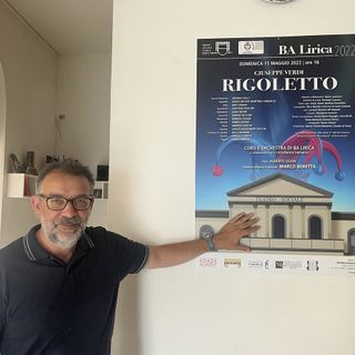 Luca Galli e una locandina del Rigoletto