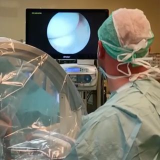 Artroscopia di gomito: intervento di eccezionale rarità eseguito nelle sale operatorie dell'Ospedale di Luino