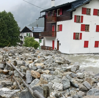 FOTO. Notte di paura a Macugnaga: esondazioni, allagamenti e gravi danni