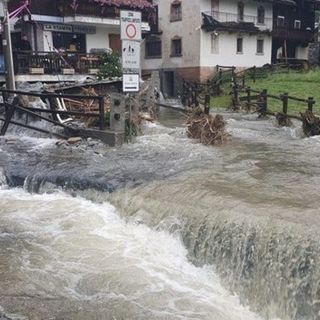 Macugnaga prova a ricominciare: «Decine di milioni di danni, ma abbiamo evitato una catastrofe. Chiediamo a Mattarella aiuto morale»