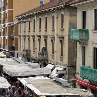 Mercato, “disoccupato” con bancarella e reddito di cittadinanza: l’ambulante finisce nei guai