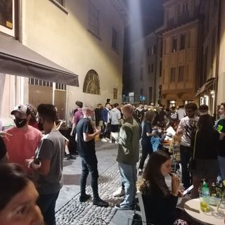 Lite tra ragazzi nella Piccola Brera, ferito un giovane di 20 anni