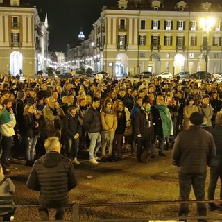 &quot;Non accetto l’etichetta di 'no vax', sono per la libertà di scelta&quot;, spiega Manuela Baravalle. Nella foto, proteste del movimento No Green Pass a Cuneo