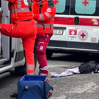 Le coltellate, il sangue, le urla: la terribile ricostruzione dell'agguato di via Menotti. Manfrinati in lacrime: «Vorrei chiedere scusa a Lavinia»