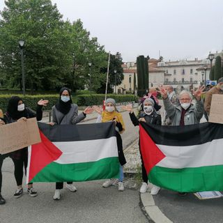 VIDEO. Varese in piazza per la Palestina, attivisti in presidio davanti alla Prefettura
