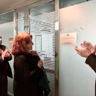 Da sinistra l'assessore Stefano Bruno Galli, la moglie di Daverio, Elena Gregori e il presidente della Regione Attilio Fontana