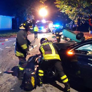 Pauroso scontro sul Sempione a Gallarate: auto si ribalta, tre persone soccorse