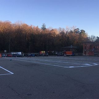 Divieto di sosta in piazzale De Gasperi, il lunedì c'è il mercato diffuso