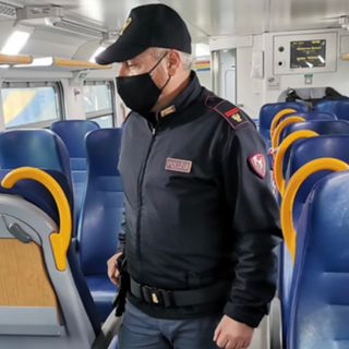 Stupro sul treno a Venegono, la ragazza riconosce uno dei due aggressori