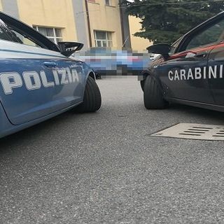 «Ti faccio esplodere la faccia». Marito violento arrestato a Busto per maltrattamenti alla moglie e ai figli piccoli