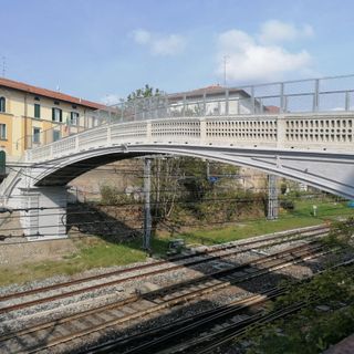 Riaperto il ponte Liberty di via Magenta