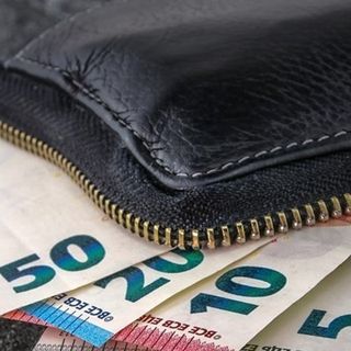 Gallarate, cittadino gambiano trova portafoglio con 200 euro e lo consegna alla polizia