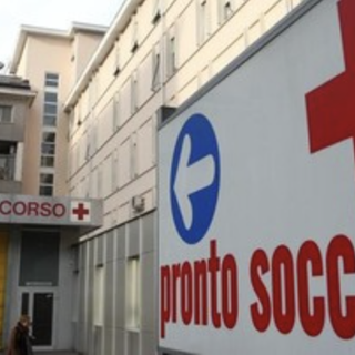 Furgone investe una donna e non si ferma: è caccia al pirata