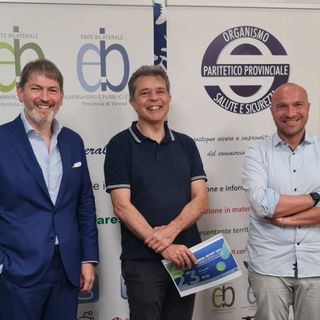 Da sinistra Alessandro Minello (Università Ca' Foscari Venezia), Alessandro Castiglioni (presidente Enti Bilaterali Turismo Provincia di Varese) e Giuseppe D'Aquaro (presidente Ente Bilaterale Commercio Provincia di Varese)