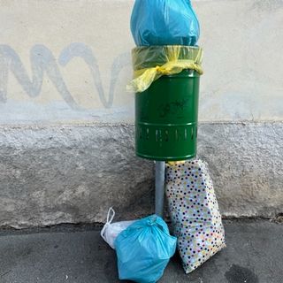 Sacchi abbandonati a Sant'Edoardo
