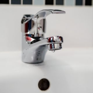 Interventi notturni a Carnago: sospensione temporanea dell'acqua per lavori sulla rete idrica