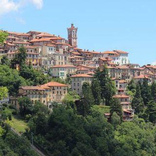 Oltre 150 persone al Sacro Monte con la navetta gratuita ecosostenibile che ha debuttato ieri