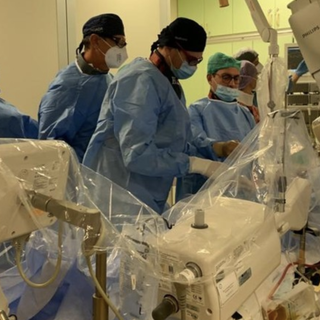 Donna colpita da doppia embolia polmonare, salvata dai medici del Circolo con intervento record