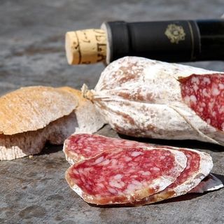 &quot;luganeghèn ligò in tri siti&quot; - salamino legato in tre parti