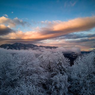 Il Campo dei Fiori imbiancato visto da Mondonico nella foto di Andrea Aletti postata dalla pagina Facebook ufficiale della Società Astronomica G.V. Schiaparelli