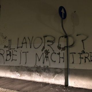 Scritte naziste sui muri del Pd, Galimberti: «Un atto grave, vile e vergognoso»