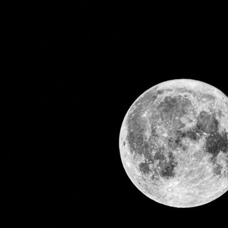 La Superluna agostana della scorsa notte in provincia di Varese nella foto di Alessandro Umberto Galbiati