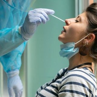 Ipotesi 50 mila casi in Italia entro Capodanno e tamponi obbligatori per tutti in luoghi affollati