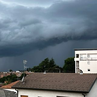 Meteo Svizzera dirama in serata l'allerta di grado 3 (pericolo marcato) per temporali violenti