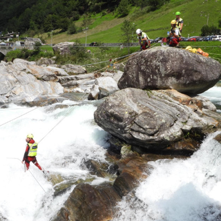 Precipita in montagna per un centinaio di metri, muore un 60enne in Ticino