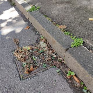 Strade allagate e tombini ostruiti, Civati: «Il problema vero è la rete fognaria sottodimensionata»