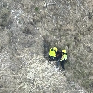 FOTO. Escursionista disperso sui monti del Comasco, salvato dal &quot;Drago&quot; di Malpensa
