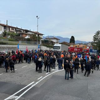 Continua la protesta dei lavoratori della Beko di Cassinetta con sciopero e presidio del 12 novembre