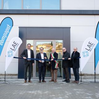 VIDEO e FOTO. Un bagliore di luce per l'economia varesina arriva da Besozzo: Lae inaugura il nuovo stabilimento, compie 50 anni e guarda al futuro