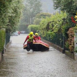 VIDEO. Nubifragio nel Bresciano, evacuate cinque persone a Manerba del Garda