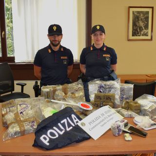 La polizia di Busto sgomina due gruppi criminali dediti allo spaccio di droga: 11 persone in manette