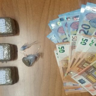 Colto in flagrante mentre spacciava stupefacenti a Busto appena uscito dal commissariato: in carcere pusher extracomunitario