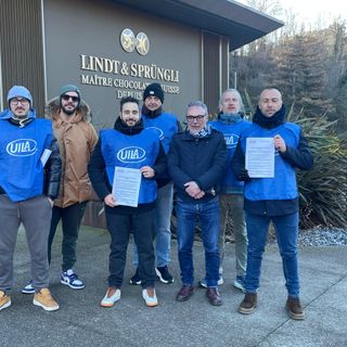 Il presidio della Uila allo stabilimento della Lindt di Induno Olona