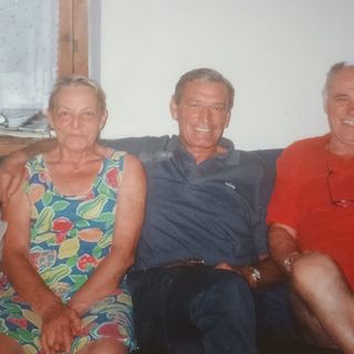 Lucia Riva con il fratello Gigi e il marito Lucia Riva con il fratello Gigi e il marito