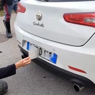 FOTO. Circolavano su un'auto con targa clonata: presa una banda di ladri d'appartamento che agiva in Valceresio e Valganna