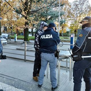 Controlli straordinari della polizia a Varese, Gavirate, Gallarate e Saronno: identificate più di 300 persone